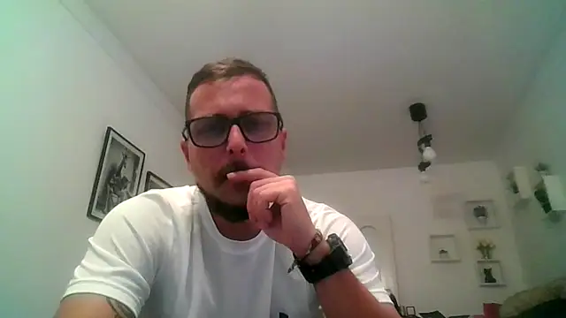 Snapshot of yanick931 chatting on 03-10-26, 08:58 yanick931 online show from 03-10-26, 08:58