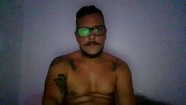 Snapshot of yanick931 chatting on 03-31-26, 02:46 yanick931 online show from 03-31-26, 02:46