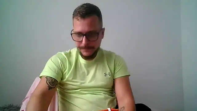 Snapshot of yanick931 chatting on 03-31-26, 03:01 yanick931 online show from 03-31-26, 03:01