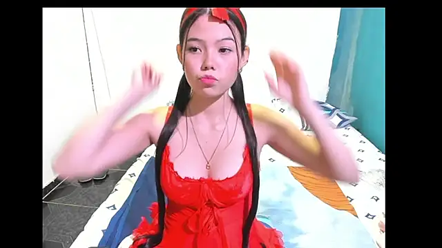 Snapshot of Draculaura_X chatting on 07-12-26, 08:11 Draculaura X online show from 07-12-26, 08:11