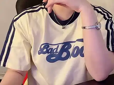 hunhun122 online show from 06-10-26, 05:45