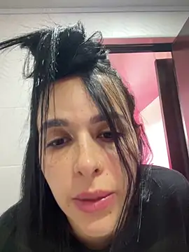 Snapshot of leila_moretti chatting on 03-27-26, 05:23 leila moretti online show from 03-27-26, 05:23