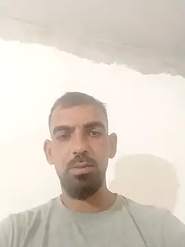 Snapshot of luys23 chatting on 06-16-26, 05:54 luys23 online show from 06-16-26, 05:54