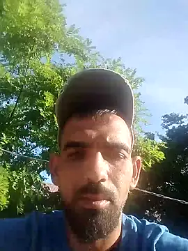 Snapshot of luys23 chatting on 06-17-26, 05:10 luys23 online show from 06-17-26, 05:10