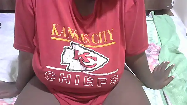 Snapshot of HoneyExtasyXo- chatting on 03-13-26, 01:56 HoneyExtasyXo- online show from 03-13-26, 01:56