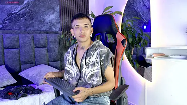 noah travis online show from 04-22-26, 01:34