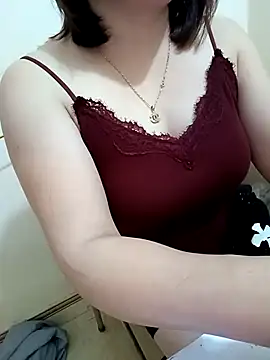 Snapshot of SingleeMomm chatting on 03-13-26, 06:20 SingleeMomm online show from 03-13-26, 06:20