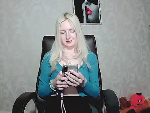 Snapshot of SilkMuseX chatting on 03-17-26, 09:34 SilkMuseX online show from 03-17-26, 09:34