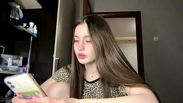 Snapshot of SwervedSlick chatting on 03-15-26, 05:19 SwervedSlick online show from 03-15-26, 05:19