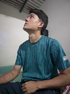 pabloflaquito23 online show from 05-20-26, 01:45