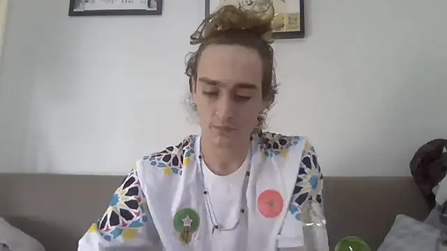 Snapshot of BiHappy chatting on 03-11-26, 04:35 BiHappy online show from 03-11-26, 04:35