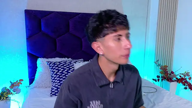 Snapshot of AndyJustgame_ chatting on 07-14-26, 04:39 AndyJustgame online show from 07-14-26, 04:39