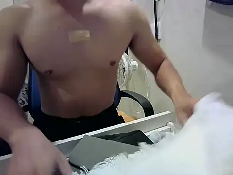 ZhangQing95 online show from 04-17-26, 02:31