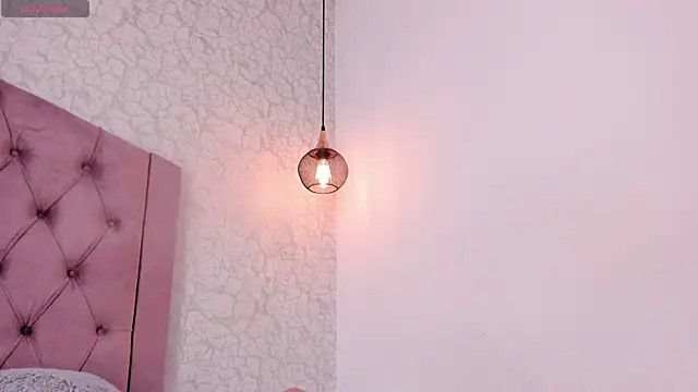 saraa joness  online show from 04-07-26, 05:57