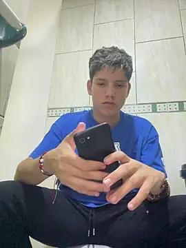 Snapshot of Theus26_ chatting on 03-27-26, 02:28 Theus26 online show from 03-27-26, 02:28
