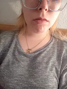 Snapshot of kitsuneniki chatting on 03-12-26, 02:34 kitsuneniki online show from 03-12-26, 02:34