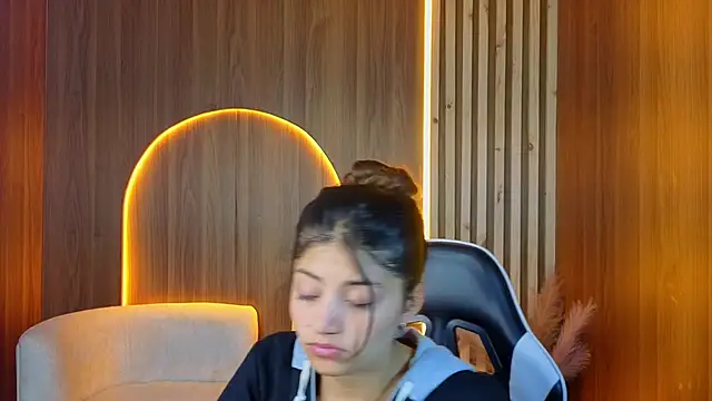 Lia queen tx online show from 07-03-26, 03:24