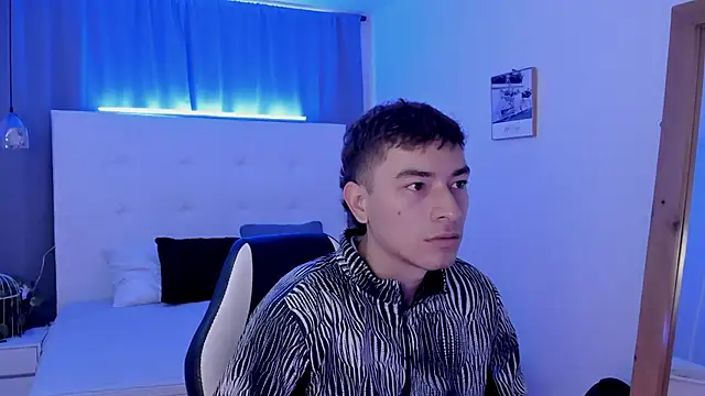 Thiago 2003  online show from 04-18-26, 12:09