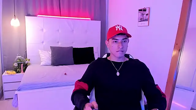 Thiago 2003  online show from 04-19-26, 02:22