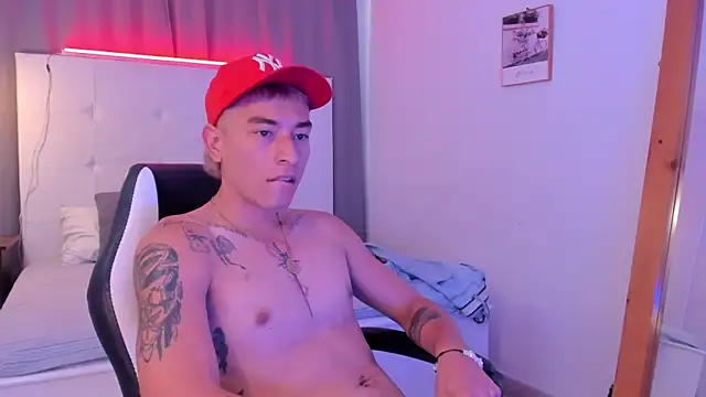 Thiago 2003  online show from 04-25-26, 01:41