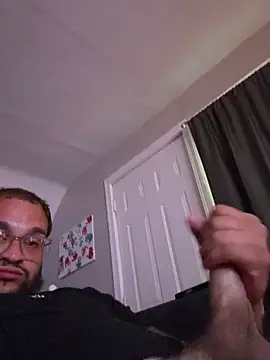 Snapshot of bigpappiii09 chatting on 07-16-26, 01:11 bigpappiii09 online show from 07-16-26, 01:11
