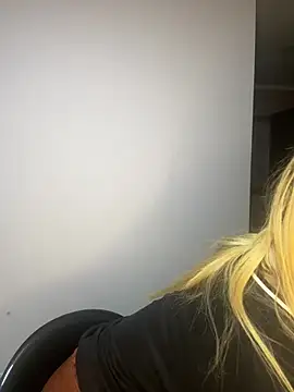 Snapshot of S_JM16 chatting on 05-20-26, 10:38 S JM16 online show from 05-20-26, 10:38