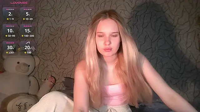 Alice Pleasance online show from 06-04-26, 03:29
