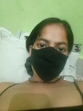 nidhiyadav00 online show from 04-15-26, 06:37