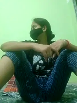 nidhiyadav00 online show from 04-18-26, 07:07