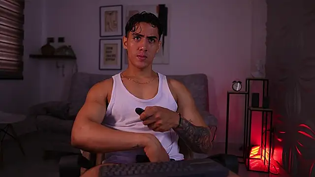 Tayler Cross  online show from 04-07-26, 01:11