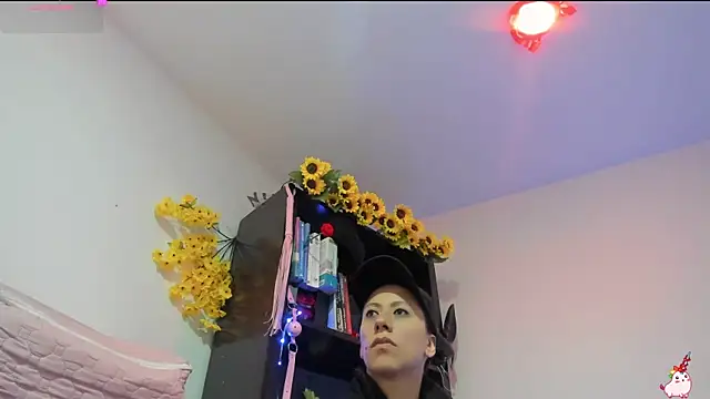 Snapshot of ItsAmara chatting on 06-10-26, 12:59 ItsAmara online show from 06-10-26, 12:59
