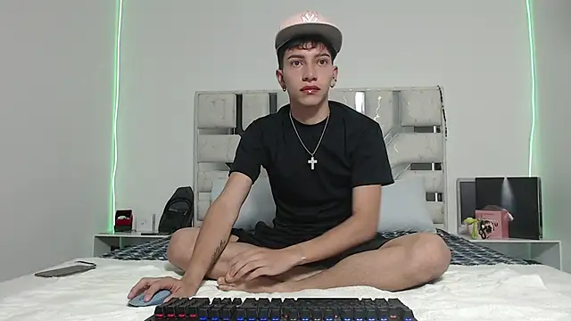 Snapshot of tiam_muller_fenix chatting on 04-08-26, 12:32 tiam muller fenix online show from 04-08-26, 12:32