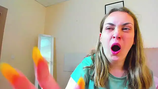 MelanieCuty online show from 06-11-26, 05:16