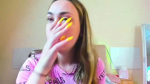 MelanieCuty online show from 06-19-26, 05:23