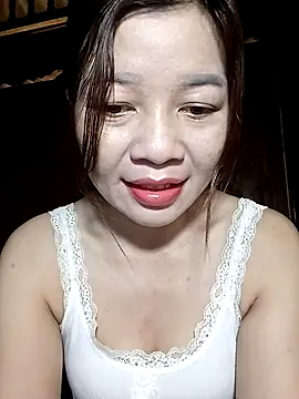 Yiyi102300 online show from 04-27-26, 11:47
