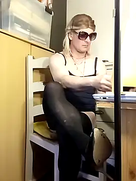 Snapshot of stephie83 chatting on 03-23-26, 04:44 stephie83 online show from 03-23-26, 04:44