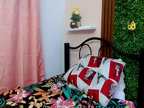 hotlatinaluna23 online show from 04-17-26, 07:39