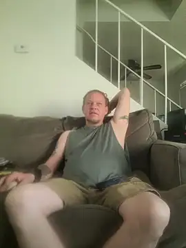 Snapshot of yourMasterisBored chatting on 06-17-26, 01:01 yourMasterisBored online show from 06-17-26, 01:01