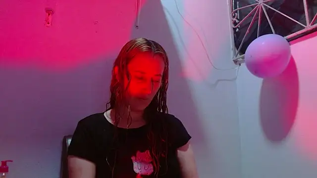 Snapshot of Mariam_wish chatting on 07-23-26, 06:39 Mariam wish online show from 07-23-26, 06:39