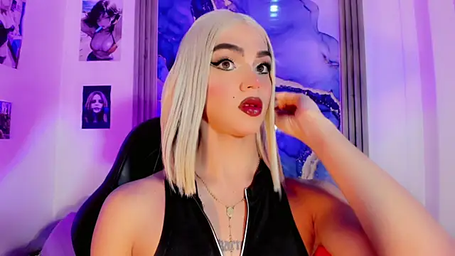 Snapshot of blonde_queen- chatting on 04-08-26, 02:55 blonde queen- online show from 04-08-26, 02:55