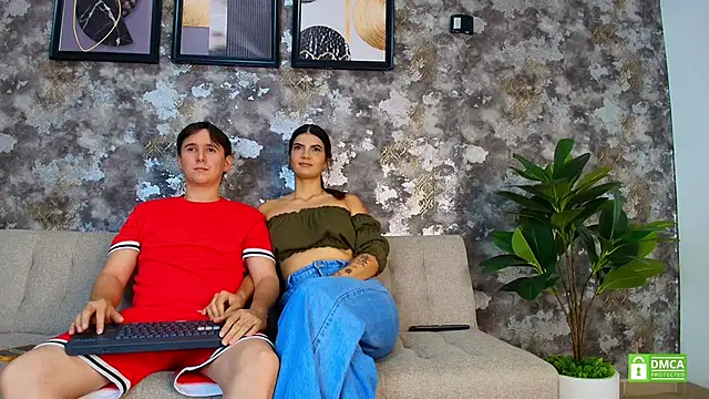 Mariana and Ronny online show from 06-21-26, 04:59
