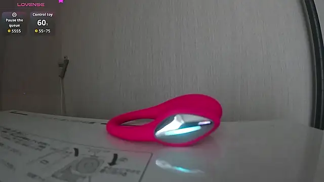 Snapshot of Sweet_Honey_P chatting on 04-12-26, 05:01 Sweet Honey P online show from 04-12-26, 05:01