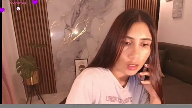 Snapshot of LucyBecker chatting on 04-01-26, 12:33 LucyBecker online show from 04-01-26, 12:33