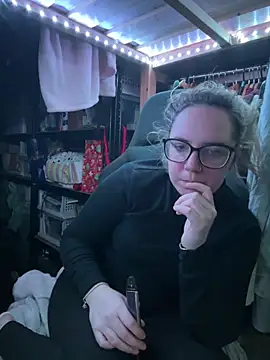 curvyneon online show from 04-17-26, 06:11