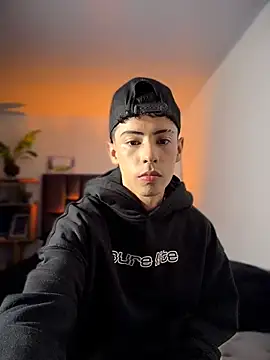 Snapshot of SebastianReed_ chatting on 04-03-26, 02:09 SebastianReed online show from 04-03-26, 02:09