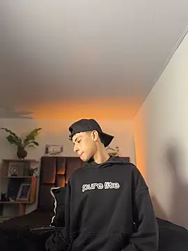 Snapshot of SebastianReed_ chatting on 04-05-26, 03:58 SebastianReed online show from 04-05-26, 03:58