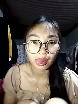 Snapshot of emmasexy2k chatting on 04-03-26, 01:58 emmasexy2k online show from 04-03-26, 01:58