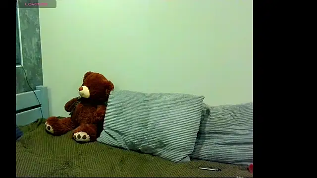 Snapshot of AvelineLune chatting on 03-26-26, 07:41 AvelineLune online show from 03-26-26, 07:41