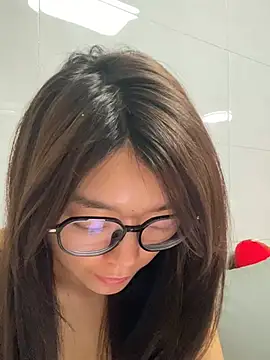 Snapshot of Puting_q chatting on 06-22-26, 05:37 Puting q online show from 06-22-26, 05:37