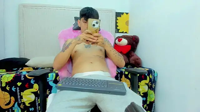 Snapshot of Yeison_gomezz chatting on 03-30-26, 04:35 Yeison gomezz online show from 03-30-26, 04:35